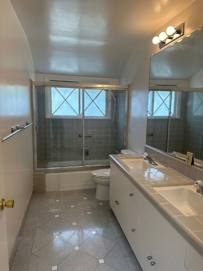 Building Photo - Elegant 4 + 3.5 Pool Home Van Nuys Coming Soon – Available for Showings March 23, 2026