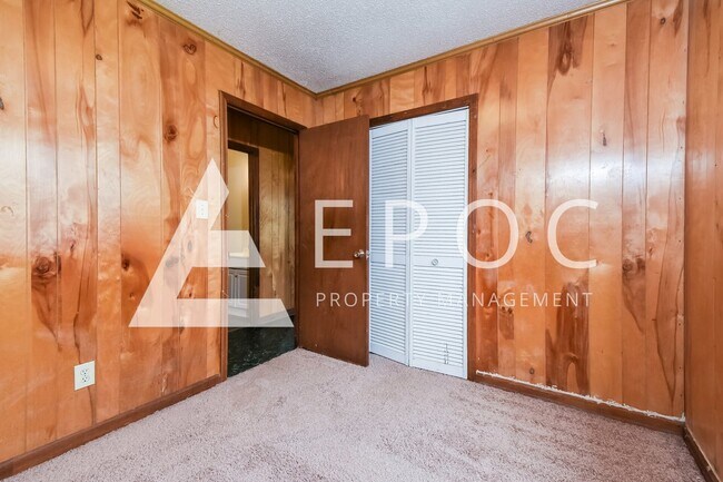 Building Photo - 638 S Elm St