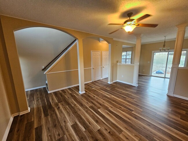 Building Photo - Nice 3Bd 2.5 Bath Home