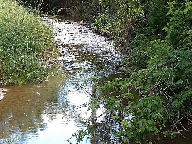 Building Photo - 3 br, 1 bath House - 7 E Miller Rd