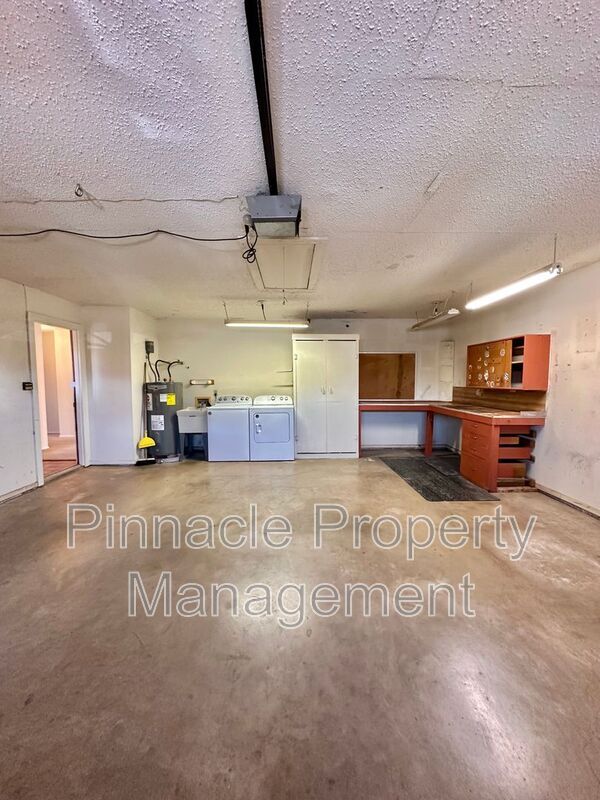 Building Photo - 5818 Davenport Dr