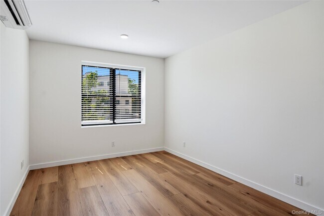 Building Photo - 62-45 60th Pl
