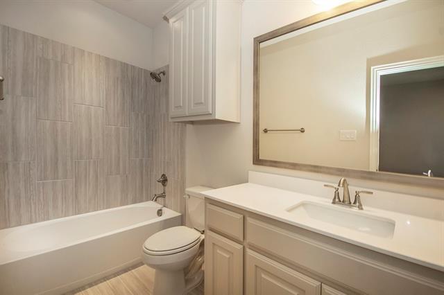 Building Photo - 2223 Clairmount Dr