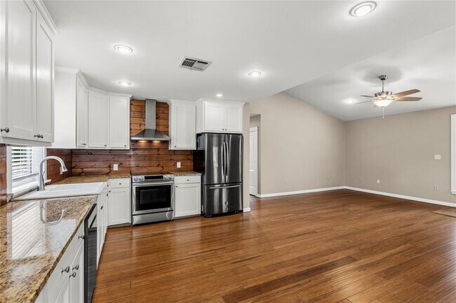 Building Photo - 18000 Lafayette Park Dr