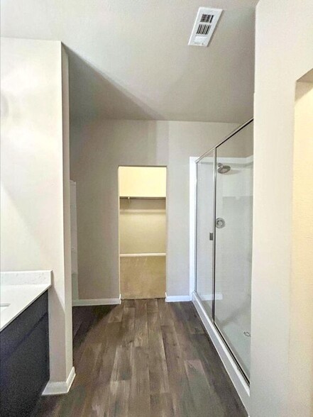 Building Photo - 215 Cibolo Creek Dr