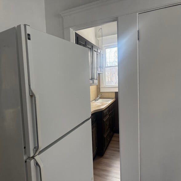 Building Photo - 182-184 Main St