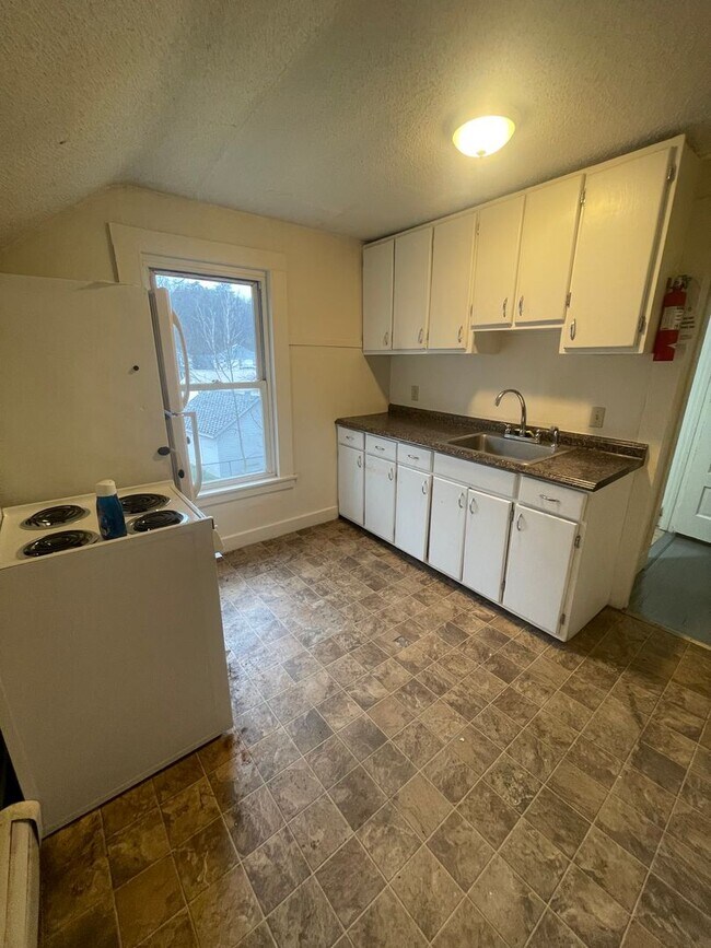 Building Photo - 109 McCall St