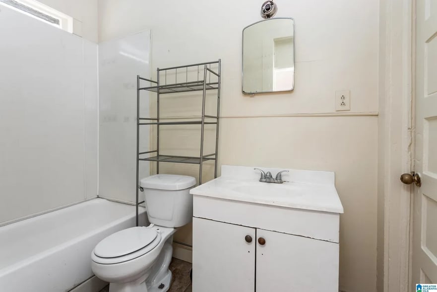 Building Photo - 164 Virginia Ave N