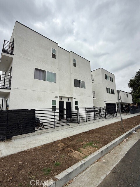 Building Photo - 5701 Normandie Ave