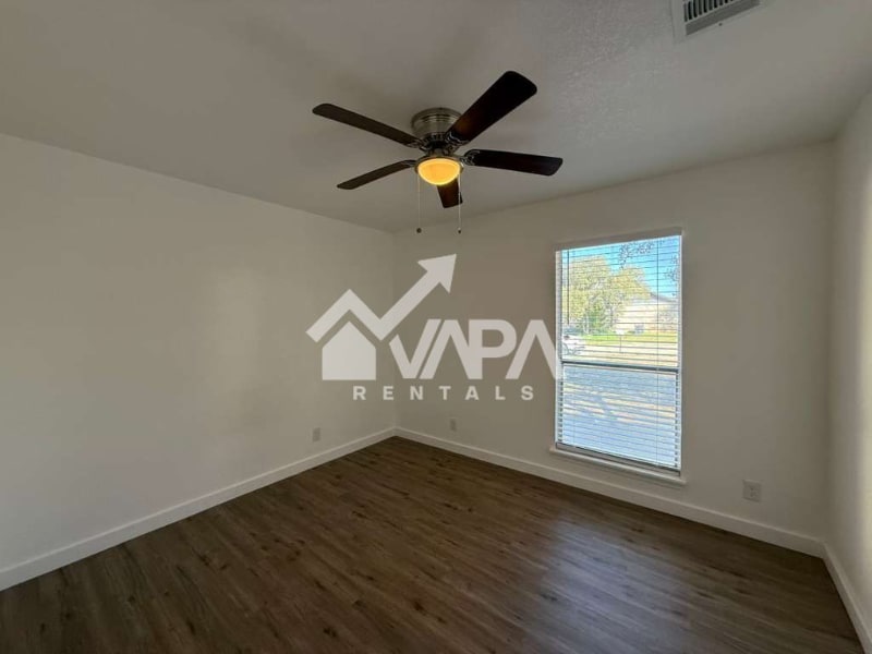 Building Photo - 5822 Lake Wind