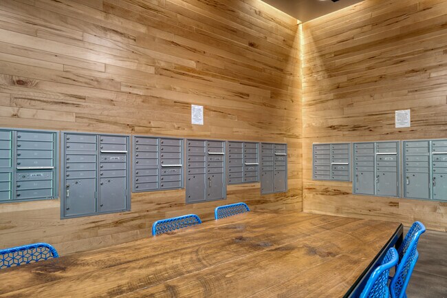 Building Photo - 200 S Los Angeles St