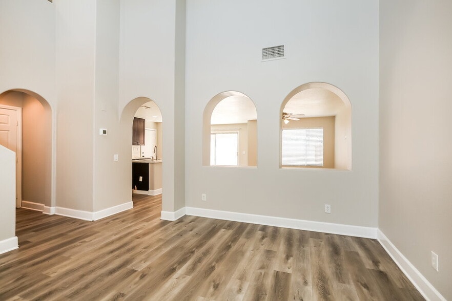 Building Photo - 5309 Las Cruces Heights St