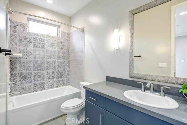 Building Photo - 530 Fano St
