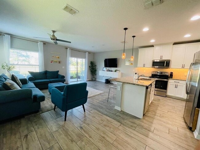 Building Photo - 1301 Flowing Tide Dr