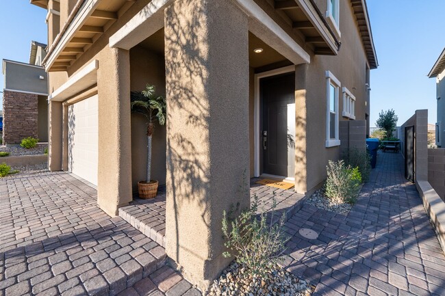 Building Photo - Furnished 3 bedroom house In Summerlin Gat...