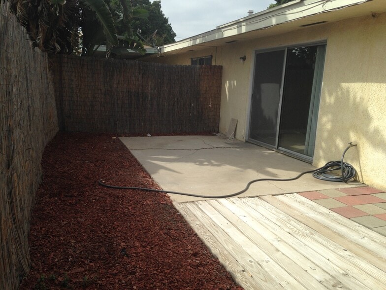 Large Back Patio - 126 N La Plaza