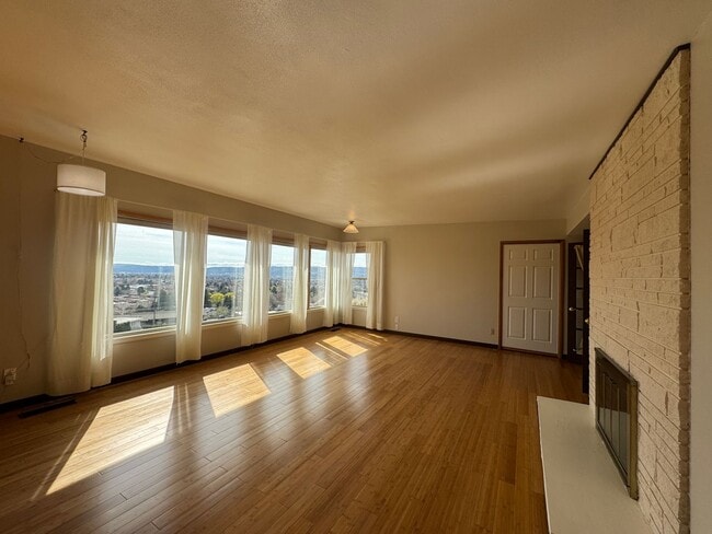 Primary Photo - Move in special-HALF off first month's rent!