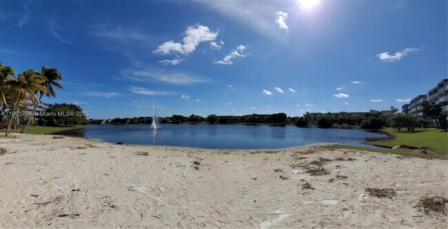 Building Photo - 9371 Fontainebleau Blvd