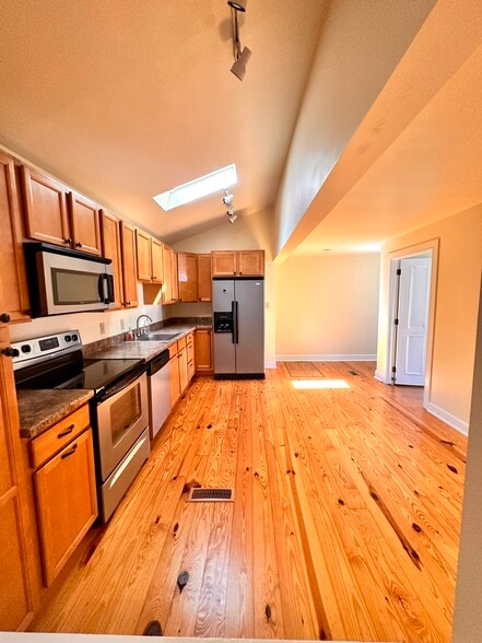 Large Eat-in kitchen - 1301 W Strasburg Rd