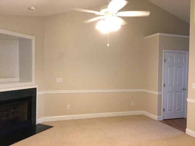 Building Photo - Centrally Located Home in New Bern-3 Bedroom With FROG