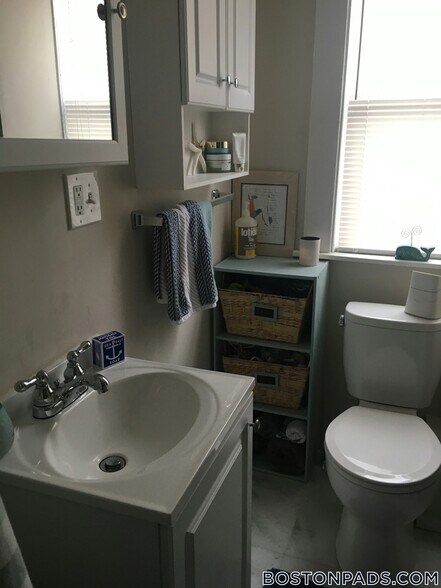 Building Photo - 506 E Broadway