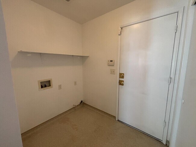 Building Photo - 813 Morton Ave