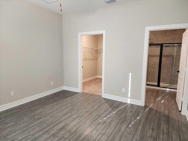 Building Photo - 1817 Party Pl