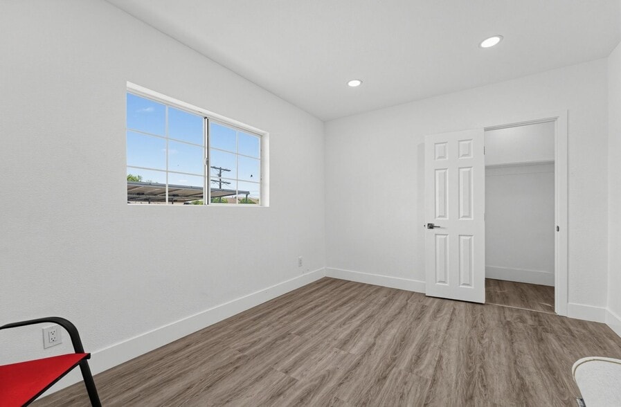 Building Photo - 2703 Alsace Ave