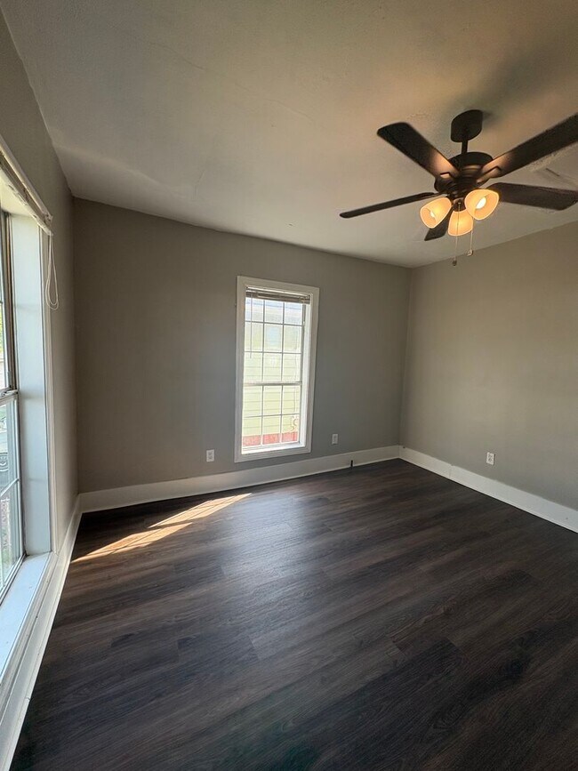 Building Photo - A charming 3-bedroom, 2 bath House