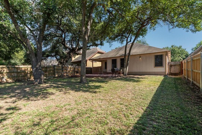 Building Photo - 2100 Desco Dr
