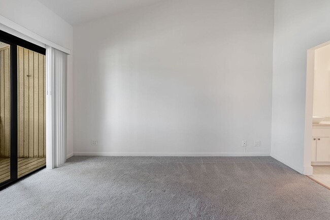 Building Photo - Spacious 2BR/2.5BA Townhome in Prime Milpi...