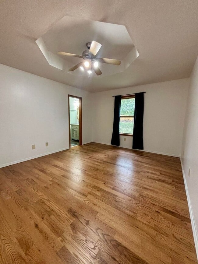 Building Photo - COMING SOON! Battlefield Home with Sunroom