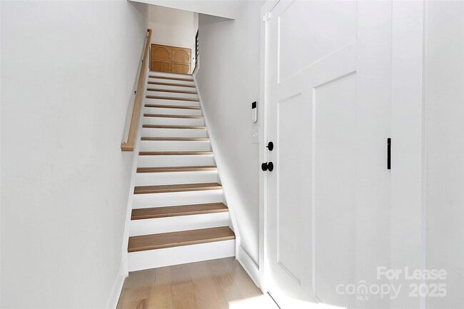 Building Photo - 338 E Cama St