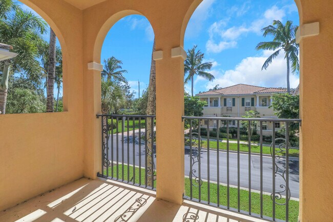 Building Photo - 28721 Alessandria Cir
