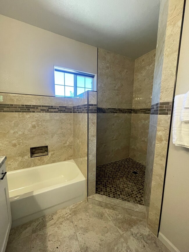 Building Photo - 5675 Hole in 1 Dr