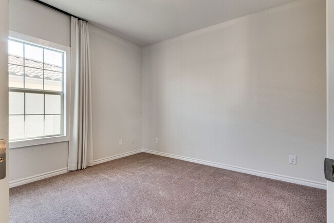 Building Photo - Stunning Summerlin Rental on Private Cul-d...