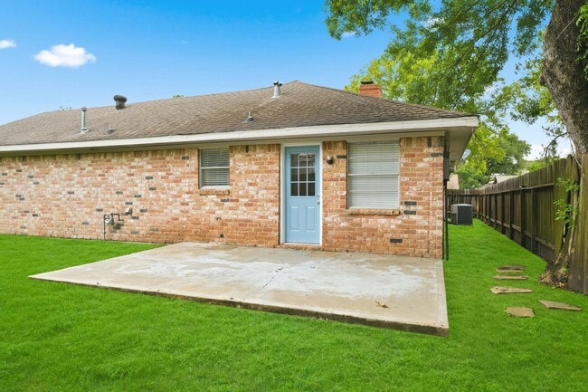 Building Photo - 12931 Westella Dr