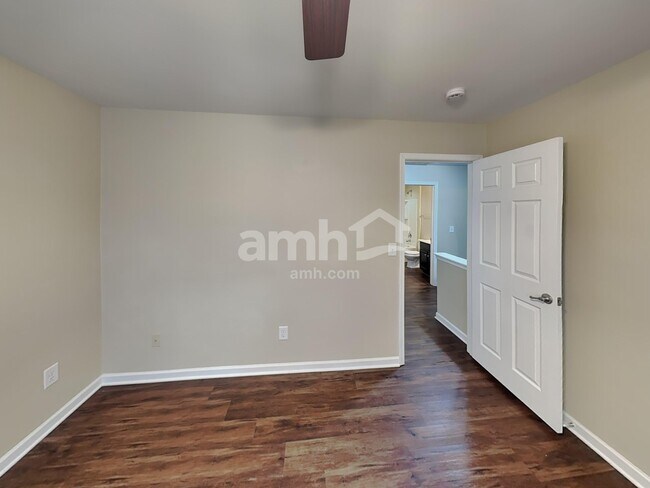 Building Photo - 1028 Daniel Ln