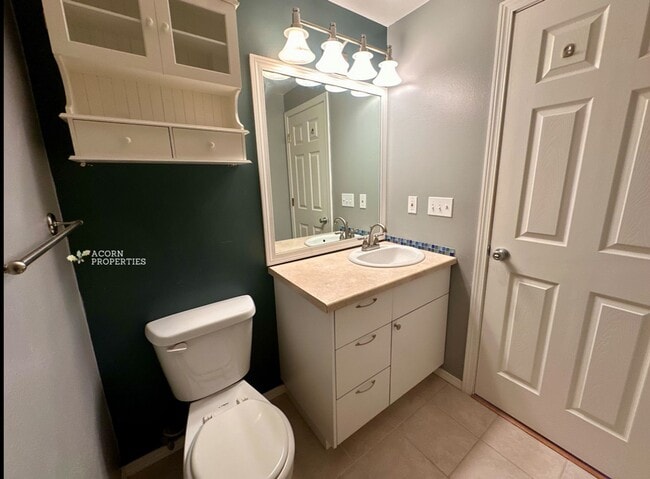 Building Photo - 537 NE Ellis Way