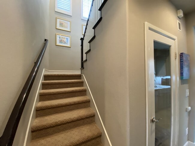 Building Photo - 3BD Home with Amazing Panoramic Ocean Views!