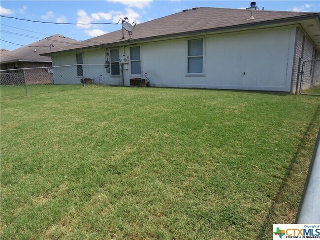 Building Photo - 3907 Hitchrock Dr