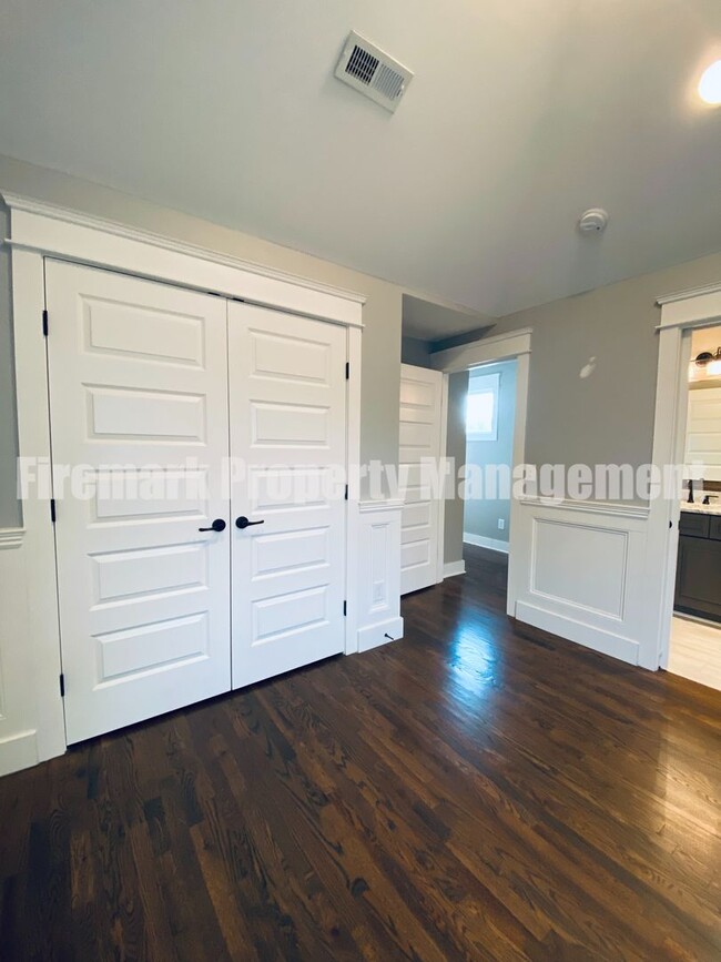 Building Photo - ** Move In Special ** Spacious Newer Built...