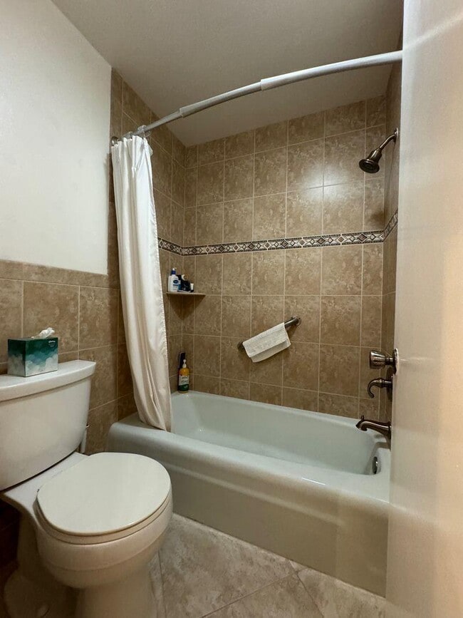 Building Photo - 6219 Bay Club Dr