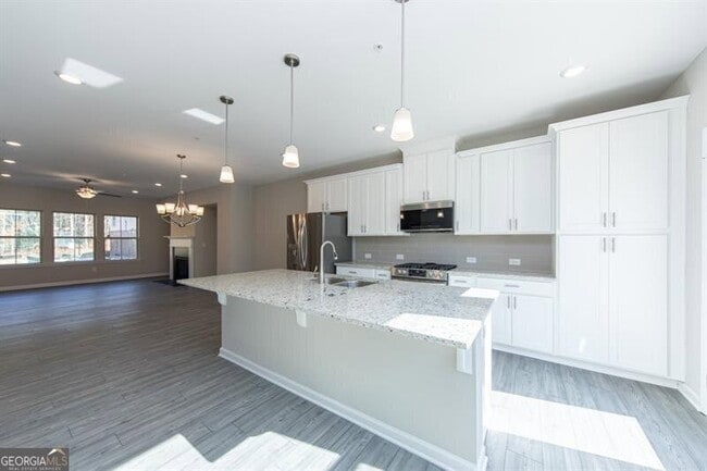 Building Photo - 272 Commons Ave