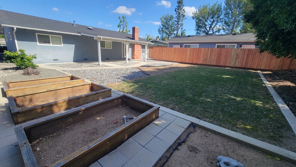 Building Photo - 3024 N Oceanview St