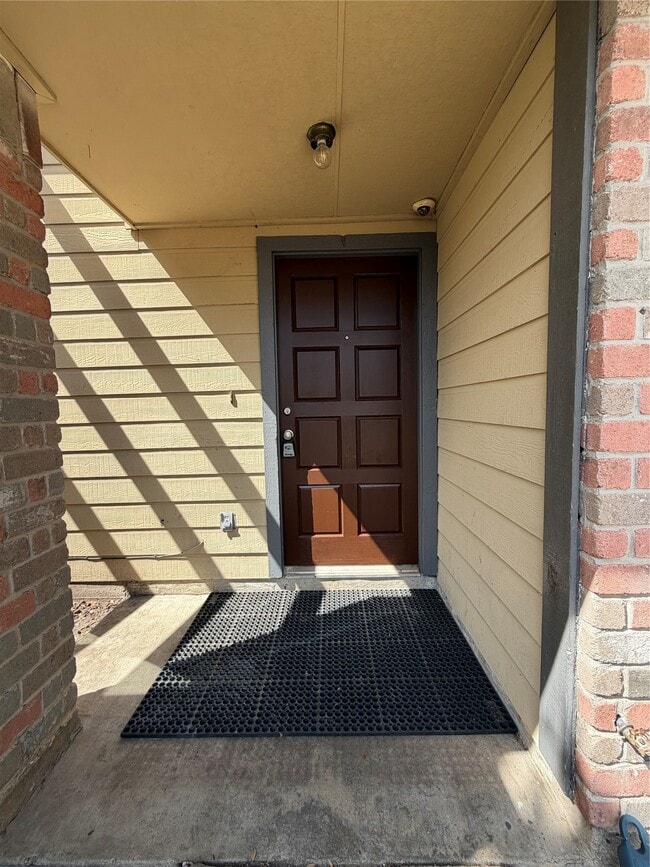 Building Photo - 7111 Golden Dale Ct