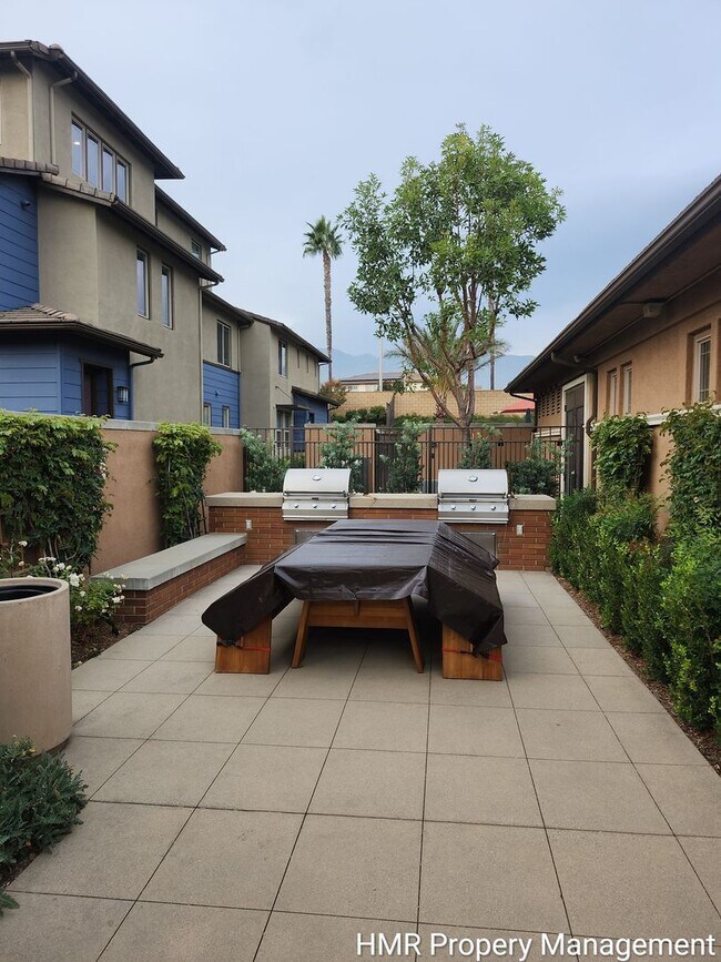 Building Photo - Modern 2-Bedroom Condo Near Victoria Gardens