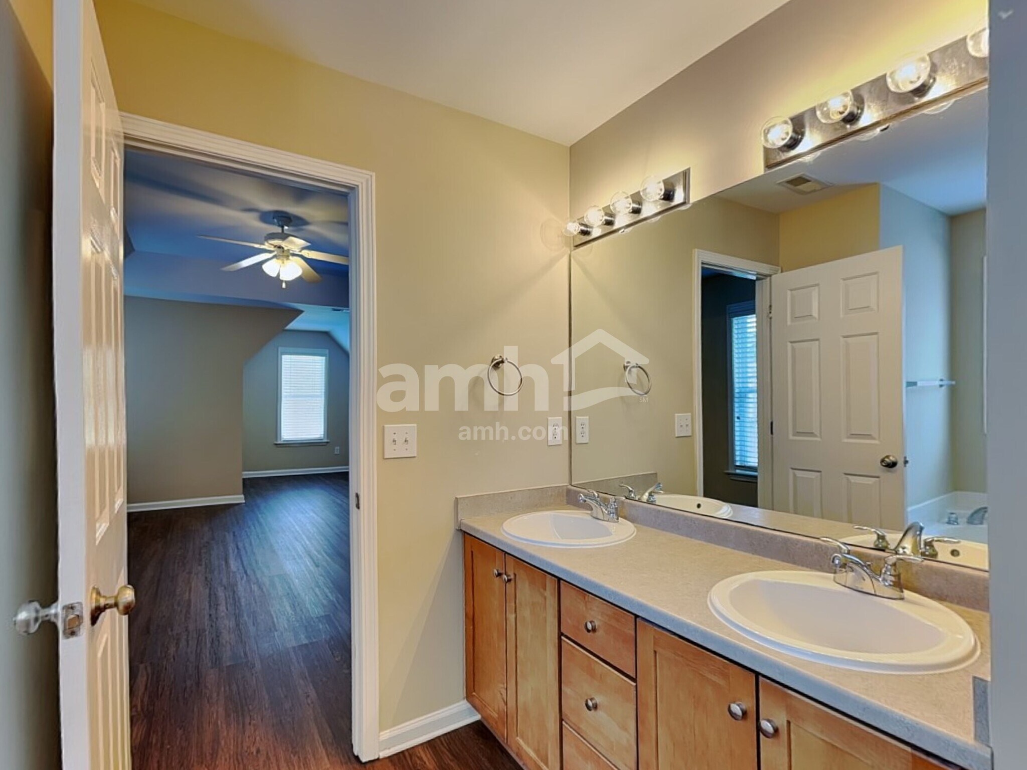 Building Photo - 100 Pearson Pl