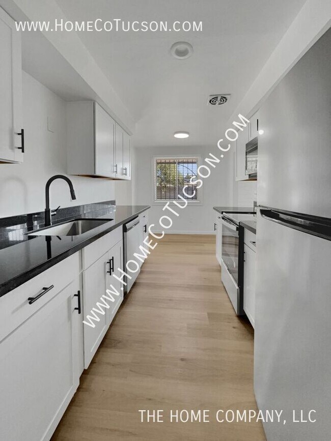 Building Photo - 8509 E Beverly St