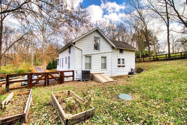 Building Photo - 7249 State Rd